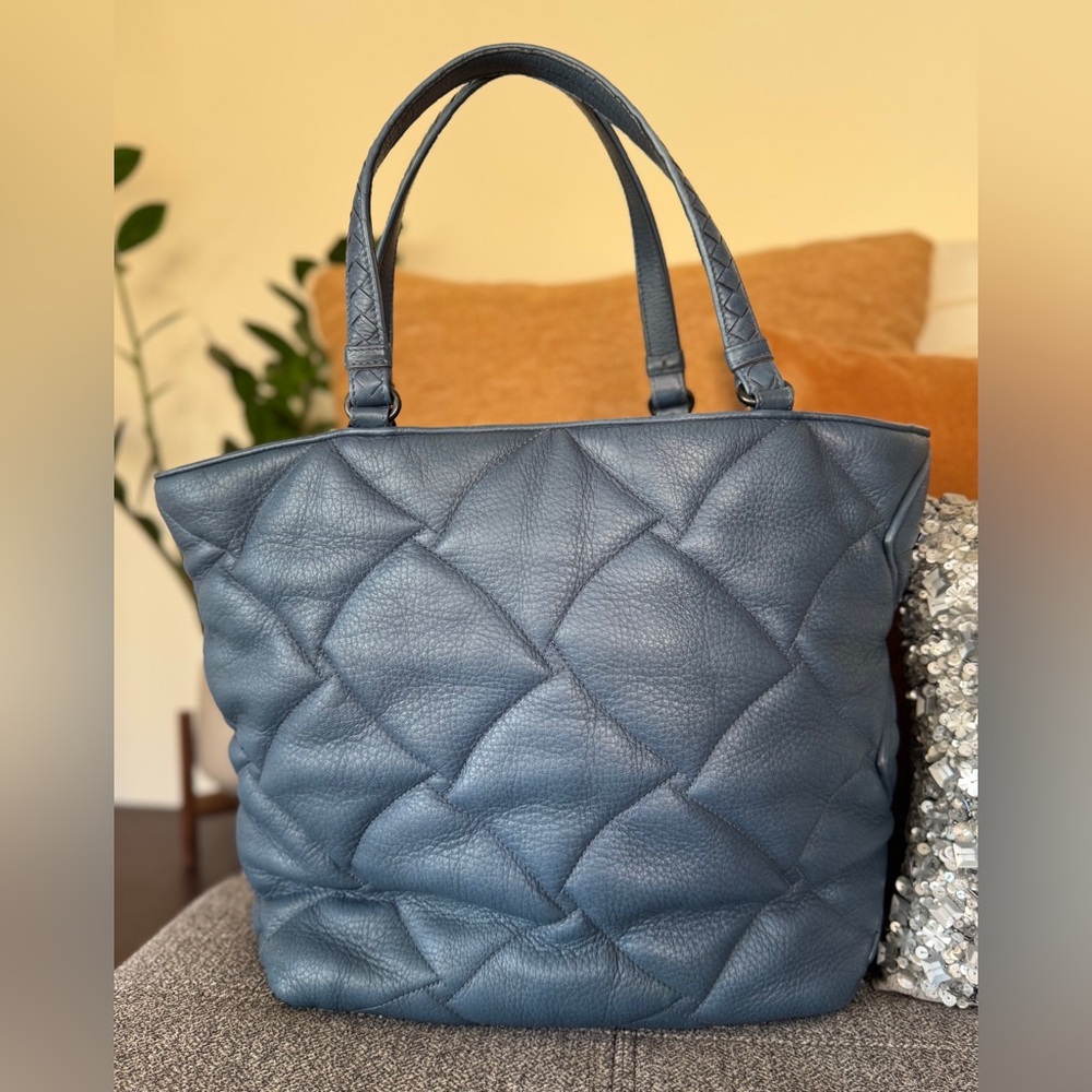 Bottega Veneta, Large Veneta Hobo Bag in Deep Cobalt/Cielo Blue - Picture 2 of 16